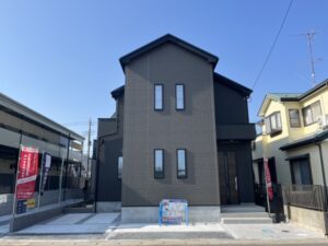 <b>流山市東初石8期<br>新築戸建<br>4,590万円</b>